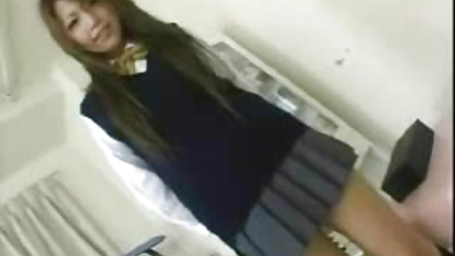 性没有注册 女孩显示了他妈的怎么色情影片赤裸裸的青少年女孩，她试图