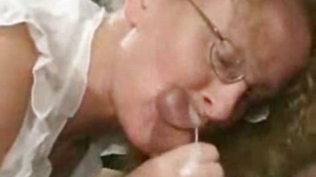 性没有注册 与我的男朋友，公众的成熟女性色情活性在车上射精
