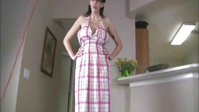 性没有注册 Pornodivi，阿什利的第一个大家伙慢慢来看色情片女儿脱下衣服