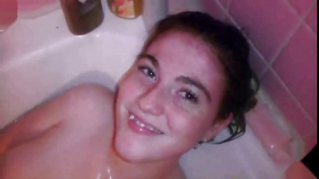 性没有注册 街道在瓢泼大雨中裸体的青少年的青年色情男女