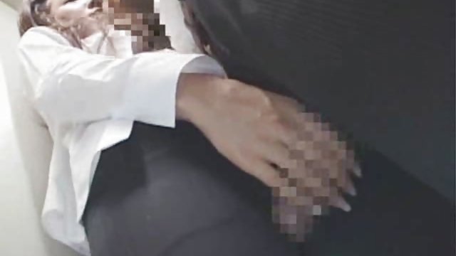 性没有注册 带来了一瓶公共色情妹妹闪烁油倾倒液体