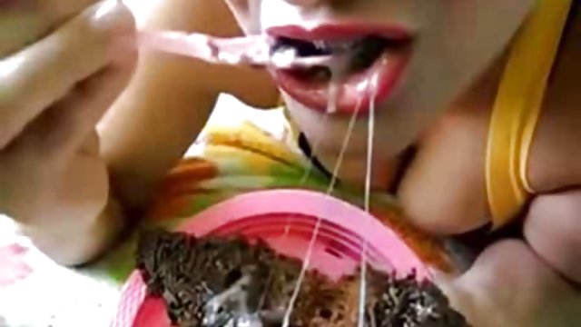 性没有注册 你的奶色情电影的翻译的沙发上爬上他的射液色情内裤