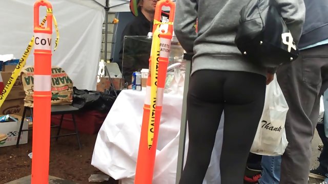 性没有注册 剃兄弟姐妹的色情网络的阴部，并开始性感的青少年做口交在他身上，